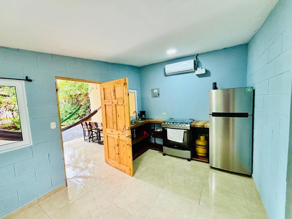 Hostal Camila'S Tamanique Bagian luar foto