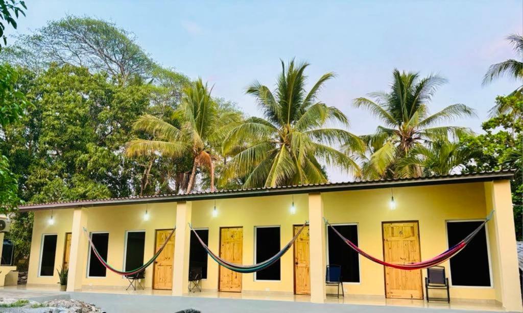 Hostal Camila'S Tamanique Bagian luar foto
