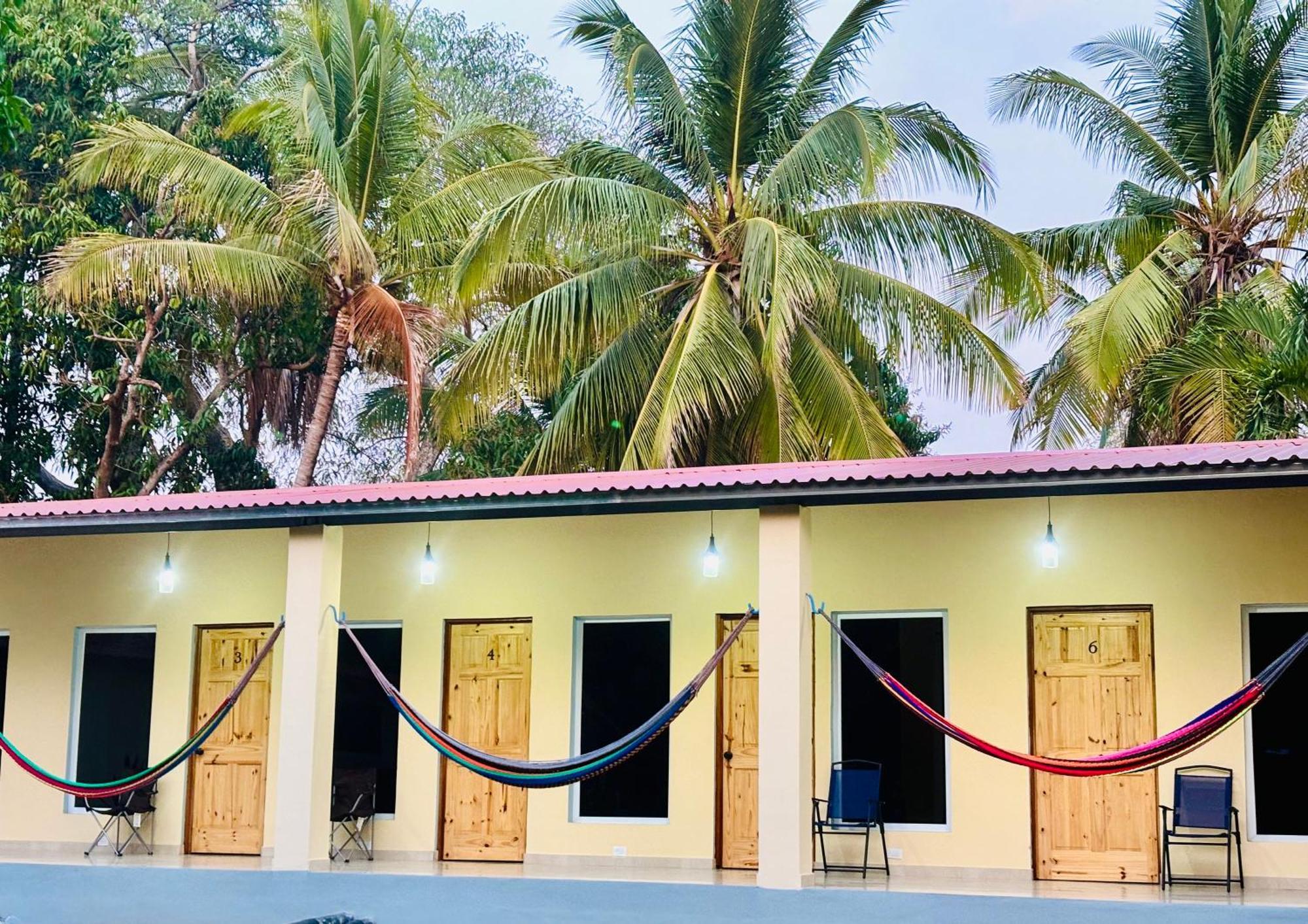 Hostal Camila'S Tamanique Bagian luar foto
