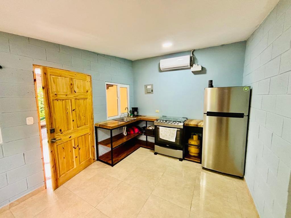 Hostal Camila'S Tamanique Bagian luar foto