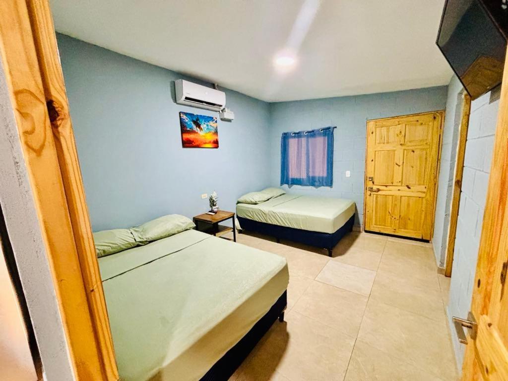 Hostal Camila'S Tamanique Bagian luar foto